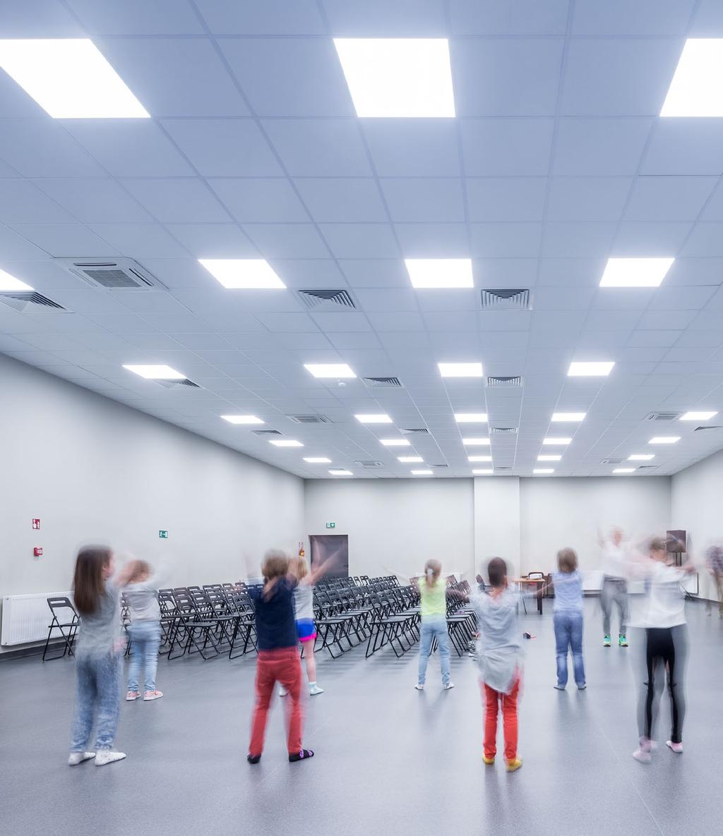 Modernizacja oświetlenia w szkole Dębinka w Poznaniu Decyzja o modernizacji oświetlenia została podjęta po analizie aspektów ekonomicznych: Celem wymiany oświetlenia w Dębince ze świetlówkowego na