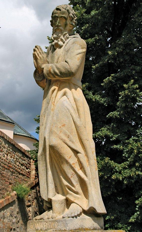 Polscy święci Św. Andrzej Świerad Figura św. Andrzeja Świerada w Nitrze (Słowacja) 3 spowodowana przez łańcuch. Pochowano go w klasztornym kościele, gdzie umieszczono także pokutniczy łańcuch.