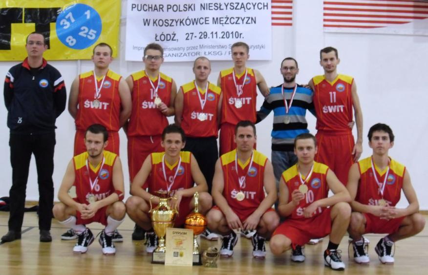 Stoją od lewej: Łukasz Michalik kierownik, Paweł Małodobry, Bartosz Lebiedziński, Andrzej Pietruszewski, Mateusz Nowak, Zbigniew Jurczak trener, Maciej Jacyna.