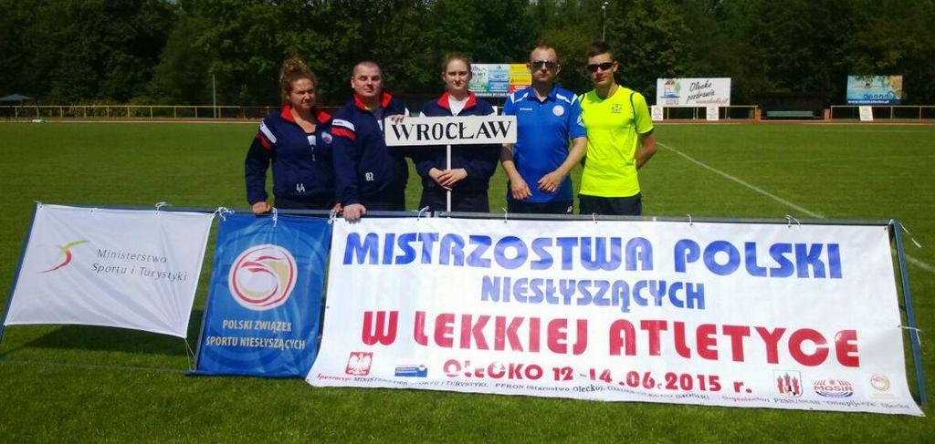 Stoją od lewej: Ewelin Tomala, Maciej Zając, Karolina Przybył, Adam Pawlak, Damian Cholewo. 32.