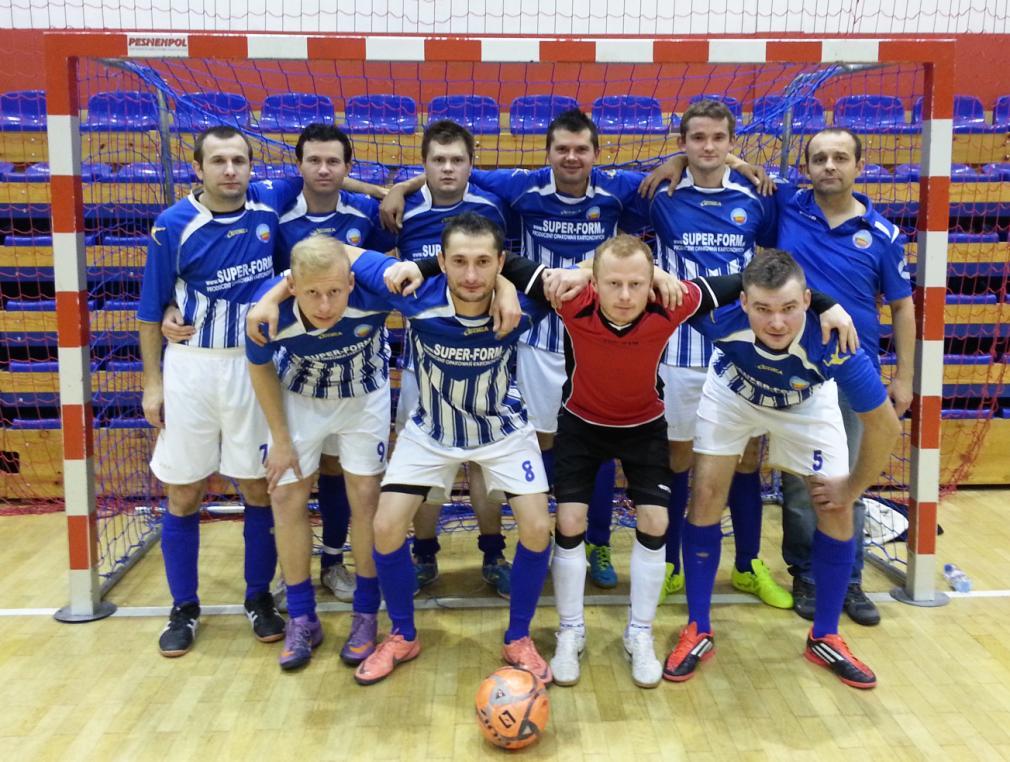 Stoją od lewej w I rzędzie od dołu: Marek Kwiatkowski, Rafał Mogielnicki, Jarosław Antoniak, Dariusz Antoniak, Paweł Dyga, Mariusz Zając prezes.