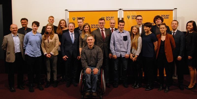 OLIMP Wejherowo 0 2 4:16 0 0 2 ĆWIERĆFINAŁ: 3 mecz: WKSN ŚWIT Wrocław SPARTAN Lublin II 2:5 Stoją od lewej: Mateusz Sadowski, Michał Sawa, Adam Żurek, Grzegorz Czarny, Paweł Dubielecki, Kamil