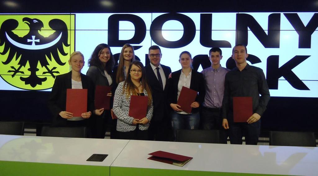 Stoją od lewej: Agnieszka Kowalczyk, Agata Stojanowska, Maria Naporam Paulina Wróbel, Karolina Przybył, Marek Galik, Mateusz Węglarz. 10.