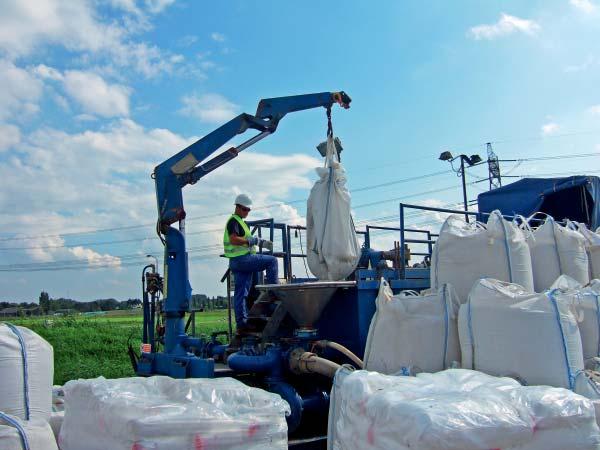 porowatego, pod wpływem ciśnienia różnicowego; alkaliczność (ph) filtratu; przewodność filtratu; istotna dla stabilności systemu zawartość jonów wapnia, magnezu oraz chlorków; współczynnik tarcia