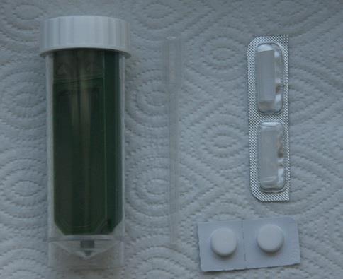 3.2.2 Metodyka badania mikrobiologicznego śliny Do badania mikrobiologicznego wykorzystano testy CRT bacteria firmy Ivoclar Vivadent (Fot. 2), postępując wg instrukcji zamieszczonej w opakowaniu.