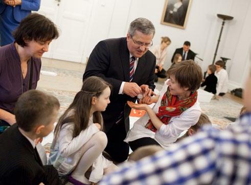 40 41 Bronisław Komorowski podejmuje kroki mające na celu zmiany w ustawie o postępowaniu przed sądami administracyjnymi.