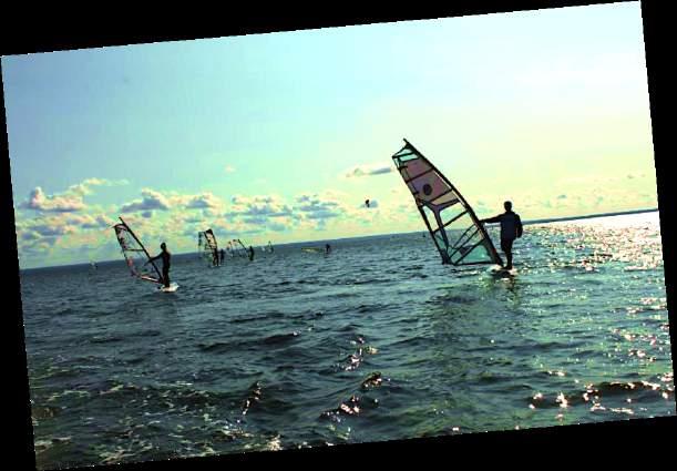 Sporty wodne Zachęcamy do skorzystania z naszej oferty sportowej nauki windsurfingu i żeglarstwa. Oferta WINDSURFING PLUS przygotowana dla Państwa grupy zawiera m.in.:!