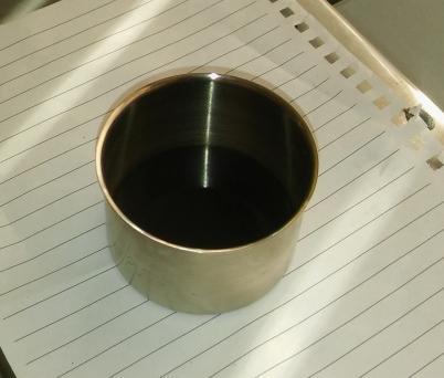 Asfalt rozgrzewano w suszarce do temperatury 145ºC. Po odważeniu właściwej ilości lepiszcza naczynie z materiałem ustawiano na płycie grzewczej o temperaturze 145ºC.
