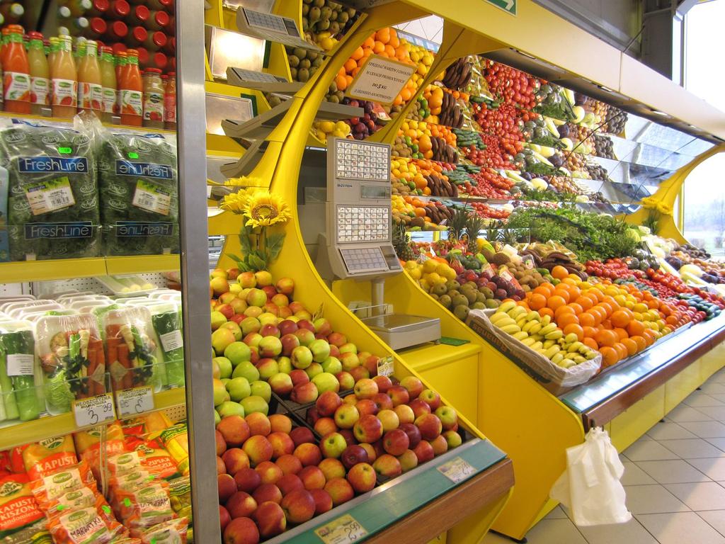 Przy wejściu zgodnie ze sztuką merchandisingu klientów