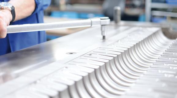 DESMA realizuje gotowe rozwiązania systemowe do produkcji technicznych artykułów formowanych z gumy i silikonu przy oszczędnym