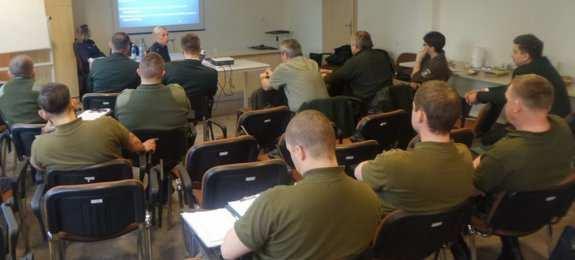 Wspólne szkolenie Policji oraz straży leśnej, łowieckiej i rybackiej Funkcjonariusze z Wydziału Prewencji KWP w Opolu spotkali się z pracownikami Państwowej Straży Rybackiej, Państwowej Straży