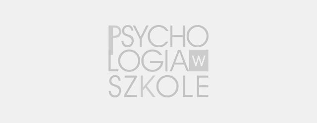 Pogoda dla klasowych bogaczy Czy zamożność rodziny ucznia ma wpływ na jego pozycję w klasie? A jeśli tak, to jak duży? Co się dzieje z uczniami mniej zamożnymi? Grupa ich odrzuca czy akceptuje?