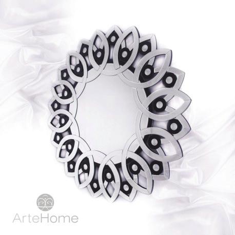 Iv - okrągłe lustro dekoracyjne w kryształowiej ramie lustrzanej, 2450pln Okrągłe lustro Iv z efektowną ramą składającą się z pięknie szlifowanych, mieniących się kryształków efektownie odbijających