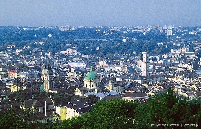 Lwów Jako doświadczony dziennikarz podją w 1865 pracę redaktora tworzonego we Lwowie pisma Hasło.