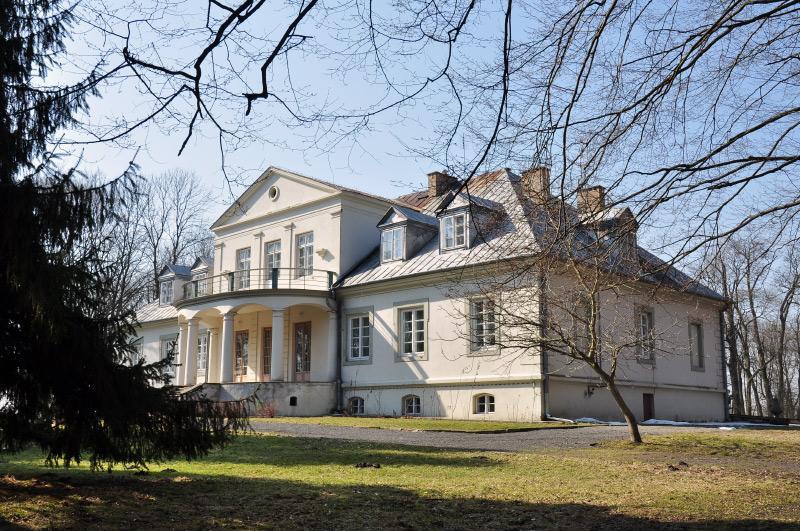 Dzieciństwo Urodził się 28 lipca 1812 roku w Warszawie w ziemiańskiej rodzinie Jana i Zofii z Malskich, gdzie jego matka szukała schronienie przed wojskami francuskimi Wychował się w Romanowie w