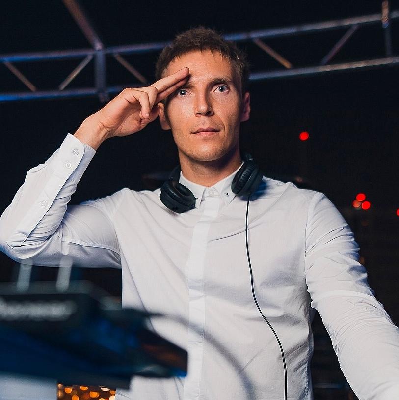 DJ E THE