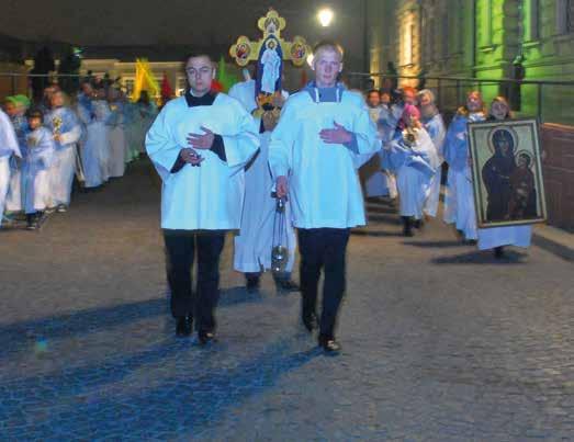 KIELCE AKTUALNOŚCI mordowanych w Katyniu polskich oficerów. Niech zapalona świeczka będzie wyrazem naszej pamięci.