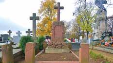 W czasie okupacji zaangażowana była w tajne nauczanie. Po 1945 roku sprzeciwiała się przesłuchaniom uczennic przez Urząd Bezpieczeństwa. Za swą niezłomną postawę musiała uciekać z Kielc.