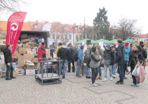 Dzięki akcji, obdarowane dzieci zaczną T Y G O D N I K B E Z P Ł A T N Y Nakład 10 000 Redakcja zastrzega sobie prawo do skracania artykułów i korespondencji oraz opatrywania ich własnymi tytułami.