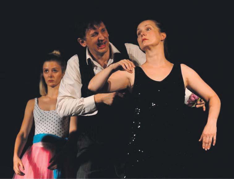 Z różnych stron kraju przyjeżdżają instruktorzy teatralni, amatorzy, osoby zainteresowane teatrem, aby przez dziesięć dni zgłębiać tajniki teatru podczas warsztatów.