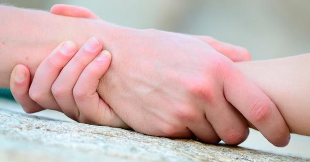 Relacje międzyludzkie są ważne Relacja psychoterapeutyczna jest relacją międzyludzką Jesteśmy zaprogramowani na to, by nawiązywać bliskie relacje Udane, bliskie relacje wpływają korzystnie na: