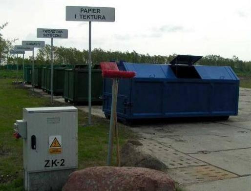 PODSTAWOWE USŁUGI ŚWIADCZONE PRZEZ ZAKŁAD: unieszkodliwianie odpadów komunalnych poprzez składowanie; odzysk biogazu z którego produkuje energię elektryczną; zbiórka i zagospodarowanie odpadów