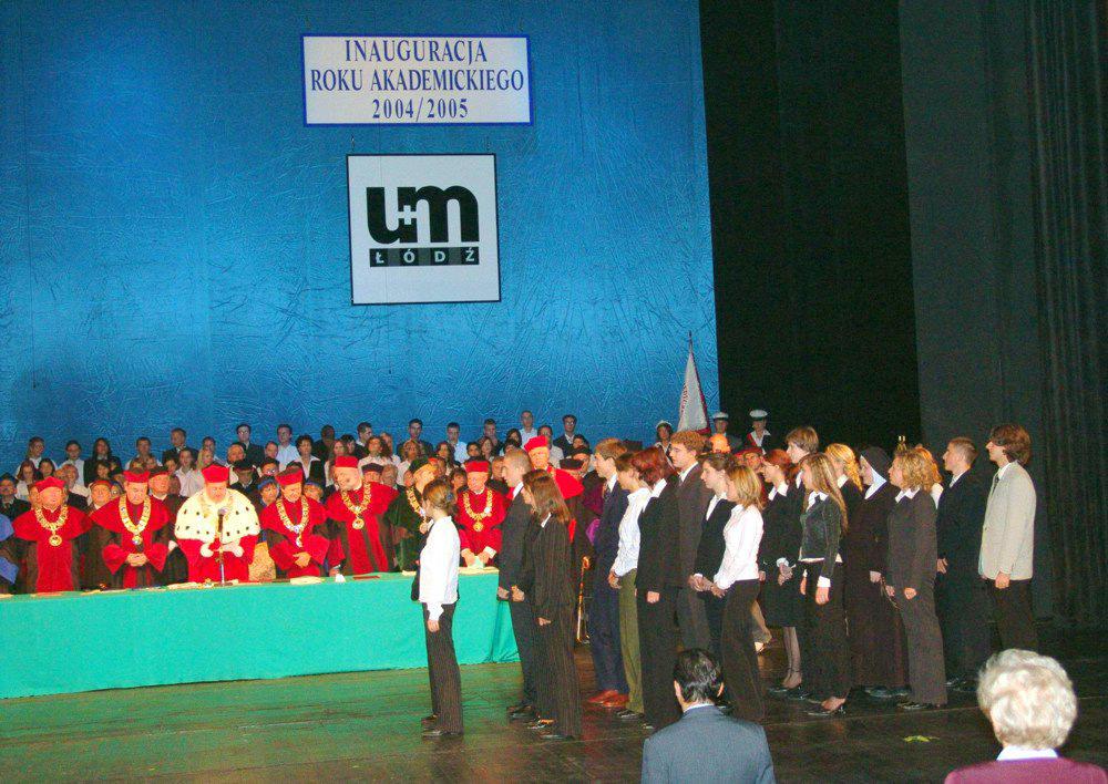 Immatrykulacja Uroczysta immatrykulacja nowo przyjętych studentów nastąpiła podczas inauguracji roku akademickiego. Indeksy otrzymali studenci I roku siedmiu wydziałów Uniwersytetu Medycznego w Łodzi.