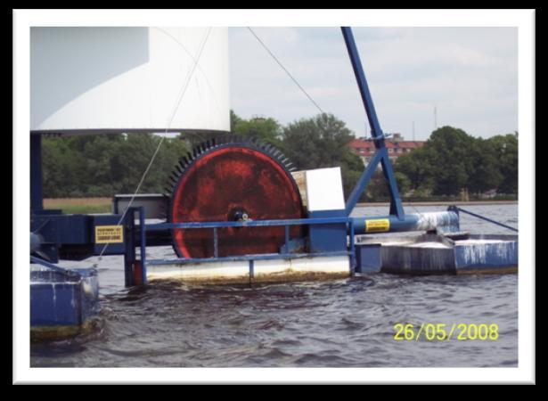 Firma Aerator z Poznania zamontowała dwa urządzenia rozlokowane na głęboczkach z zastosowaniem napędu silnika wietrznego, rotorowego, tzw. turbiny Savoniusa.