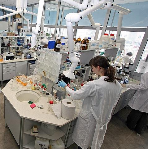 Laboratorium chemii analitycznej Selvita Laboratorium syntez Selvita Od wielu lat kibicowaliśmy Profesorowi Dubinowi w jego przygodzie z biznesem.