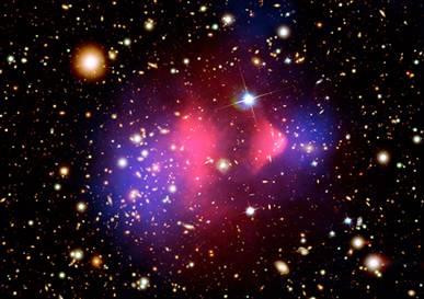 2006 r. analiza rozk!adu masy w obszarze przechodz&cych przez siebie gromad galaktyk (1E0657-558) (*) Soczewkowanie grawitacyjne - potencja!