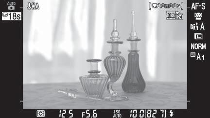 x A HDMI Po podłączeniu aparatu do urządzenia wideo ze złączem HDMI, monitor aparatu wyłączy się, a widok przez obiektyw będzie wyświetlany na urządzeniu wideo w sposób przedstawiony po prawej