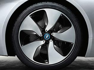 sportowe i wydajne: oferowane już w wyposażeniu standardowym bardzo duże 20 calowe obręcze kół BMW i ze stopów