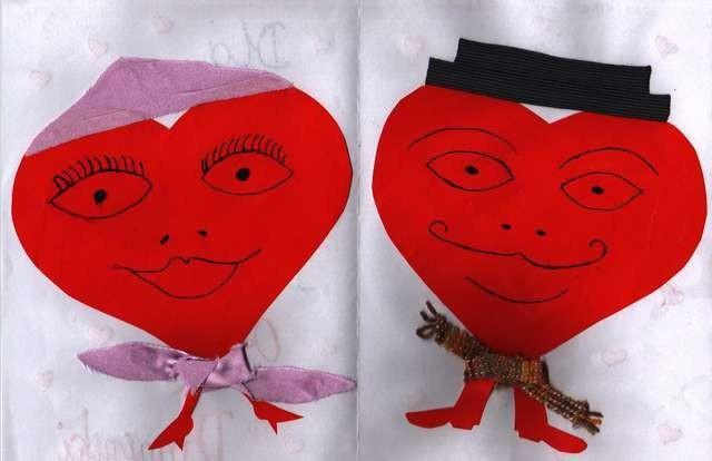 Hepi Skól Tradycje i zwyczaje Stałym niemalże elementem Walentynek jest wzajemnie wręczanie sobie walentynkowych ozdobnych karteczek.