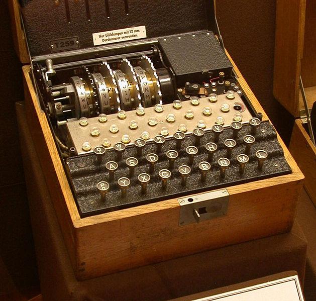 Zadania z ćwiczeń #6 (pt 17 marca) Matematyka Dyskretna Enigma była maszyną do szyfrowania, używaną od 1920 m.in. w Niemczech.