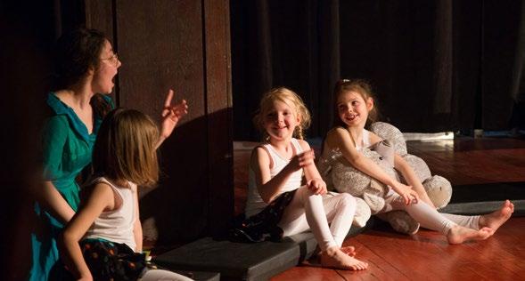 ZAJĘCIA MUZYCZNE ZAJĘCIA MUZYCZNE 06 07 Muzyczny Klub Przedszkolaka Zajęcia edukacyjne adresowane do dzieci w wieku 4-5 lat, które z różnych przyczyn nie chodzą do przedszkola.
