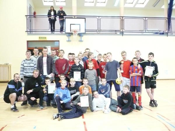konkurs tańca w, którym brali udział Państwo Bigus, Jelińscy i Wiśniewscy. Najlepszymi tancerzami okazali się mieszkańcy Gminy Sierakowice Państwo Jelińscy. Tradycyjnie o godz. 24.00 na placu Ks.