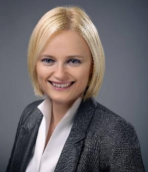 Dr ANNA SYREK-KOSOWSKA Psycholog Biznesu od blisko 20 lat współtworzący sukcesy liderów, pracowników, zespołów i firm polskich i międzynarodowych koncernów jako Manager projektów HR, Trener,