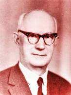 Fot. 8. Jarosław Kuryłowicz Jarosław Kuryłowicz (1905-1990) był asystentem prof. Krukowskiego w latach 1932-35. W 1936 r. uzyskał dyplom inżyniera elektryka.