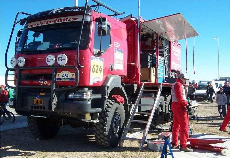 Większość konkurencyjnych odcinkach specjalnych są off-road, przekraczające wydmy, błoto, trawa, skały wielbłąd i ERG między innymi.