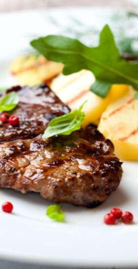 ZUPA Krem kalafiorowy z kluseczkami Grillowany filet z kurczaka faszerowany serem feta oraz szpinakiem, serwowany z frytkami Barszcz czerwony na