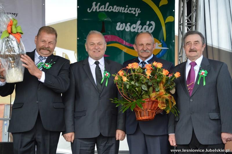 Podkreślił również znaczenie wspólnych działań składając podziękowania współpracującym instytucjom, urzędom, przedsiębiorcom, pracownikom i wszystkim mieszkańcom naszej gminy za udzielone wsparcie