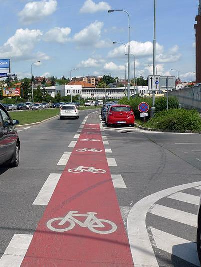 Pas ruchu dla rowerów Pas ruchu dla rowerów prowadzi w jednym kierunku i jest wydzielony z powierzchni jezdni, podczas gdy droga dla