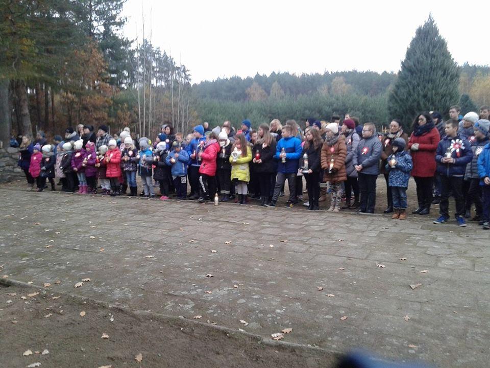 Dnia 11.11.2016r. na cmentarzu w Brójcach odbył się apel z okazji dnia Niepodległości.
