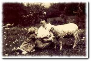 20 Fot. nr 21. Kamila Feill z małą Ewą Jenkner Dzidzią, córką jej siostry. Fot. nr 22.