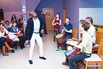 Podujatie otvorila exotická brušná tanečnica Veronika Bátovská ukážkou brušných tancov v rytmoch severoafrickej hudby.