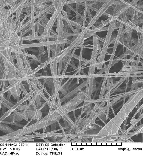 a) Mimo stosowania różnych temperatur i ciśnienia, próby próżniowego nasycenia większości badanych typów zbrojenia odlewniczym stopem aluminium nie przyniosły zadowalających efektów.