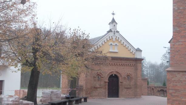 Kaplica przedpogrzebowa, cmentarz przykościelny oraz ogrodzenie w zespole kościoła p.w. Podwyższenia Krzyża Świętego w Zwoleniu.