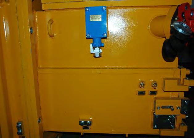 Nr 12(502) GRUDZIEŃ 2012 11 drzwi komór aparaturowych GN lub DN są otwarte, nastąpiło zadziałanie członu zwarciowego autonomicznego zespołu zabezpieczeń A31 powtórne załączenie stycznika powinno być