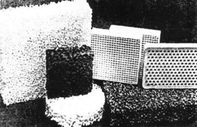 ARCHIWUM ODLEWNICTWA W USA firmy FOSECO i Corning Glass Works opracowały wspólnie filtry ceramiczne komórkowe w kształcie płytek z określoną liczbą otworów (zwykle 16 otworów na 1 cm 2 ) o różnej