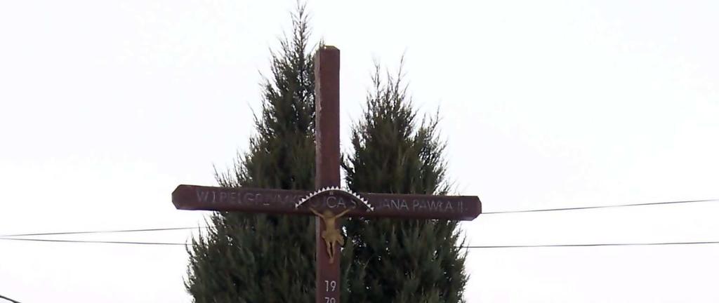 Grota przy kaplicy Drewniany krzyż Zespół parkowo-dworski Zespół